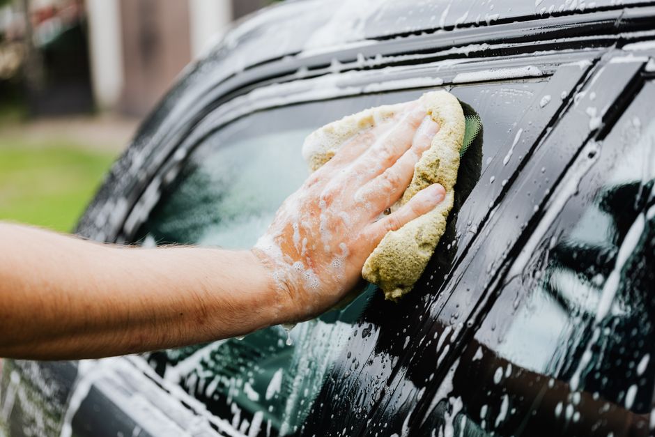 Dicas para limpar o carro e a casa em 2026: guia completo e prático