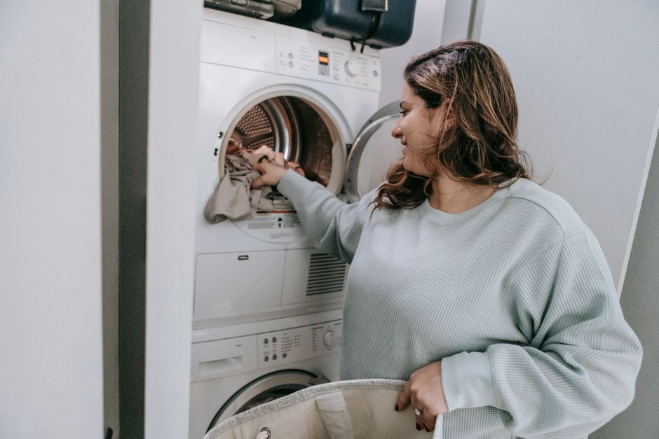 Dicas para cuidar das roupas em apartamentos antigos: guia completo 2026