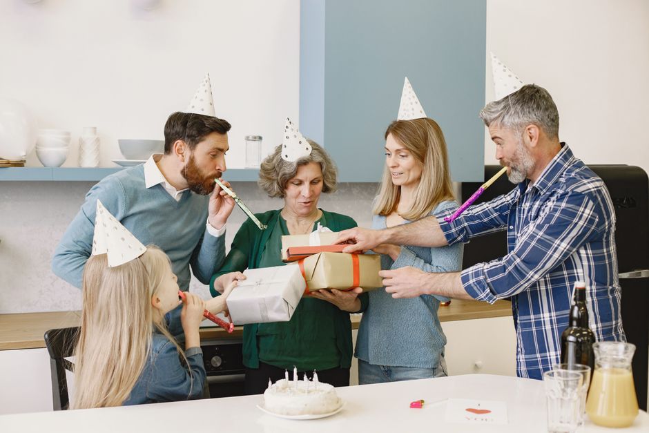 Dicas para Organizar Festas de Família em Casa: Guia Completo 2026
