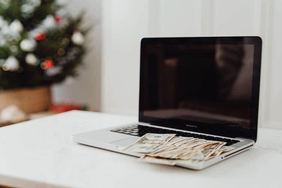 Como trabalhar e receber em dólar estudando online em 2026: Guia completo para começar hoje