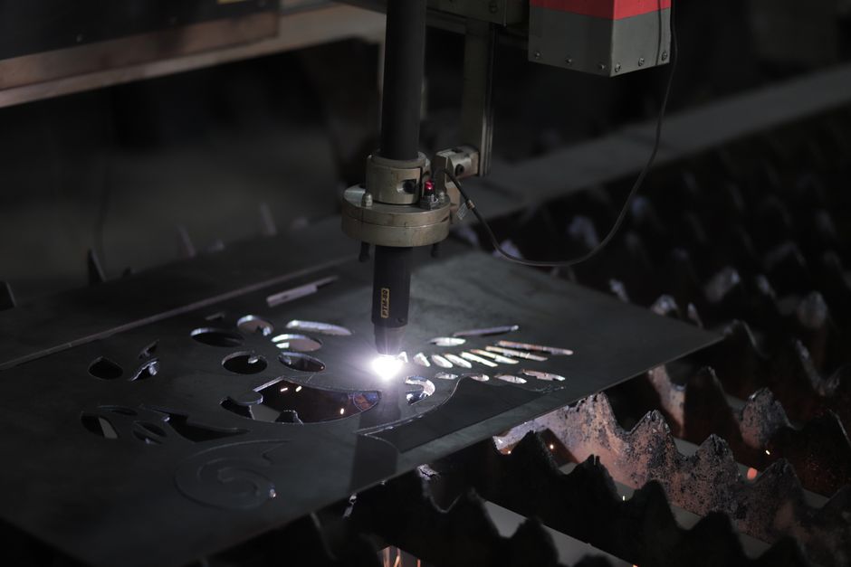 Como funcionam os processos industriais de corte e dobra de chapas em 2026: guia completo