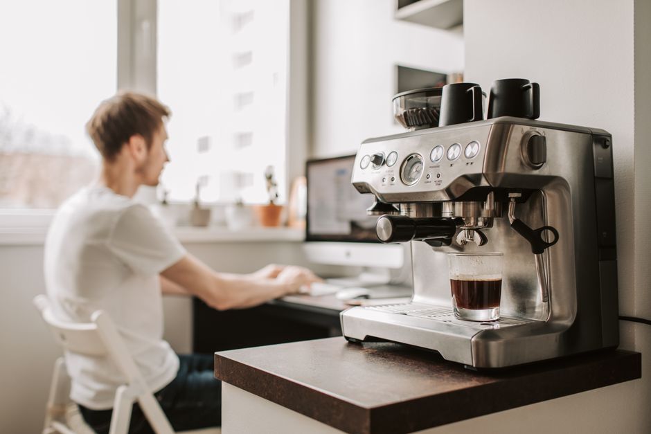 Dicas para escolher a melhor máquina de café para escritório em 2026