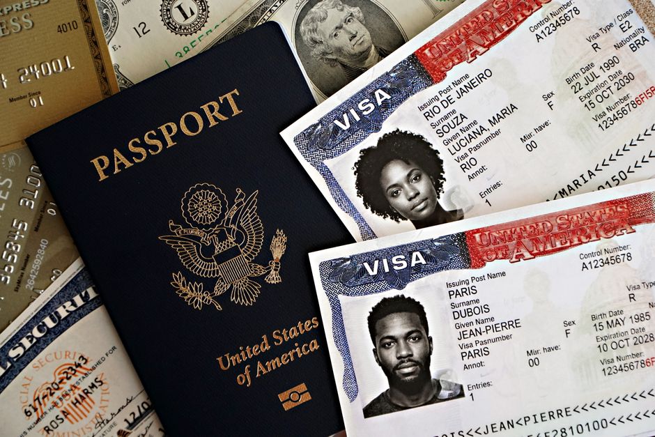 Imagem que representa viagens internacionais, documentação e gestão de processos migratórios.
