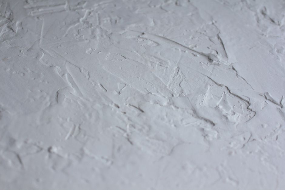 Dicas para aplicar gesso em paredes internas: guia completo 2026