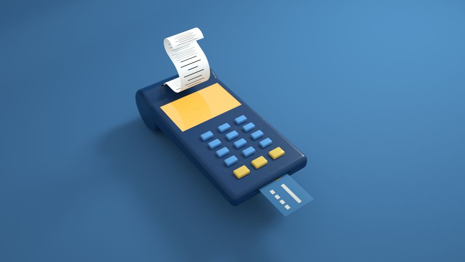 Imagem de uma maquininha de cartão com um comprovante saindo, representando pagamentos e transações financeiras.