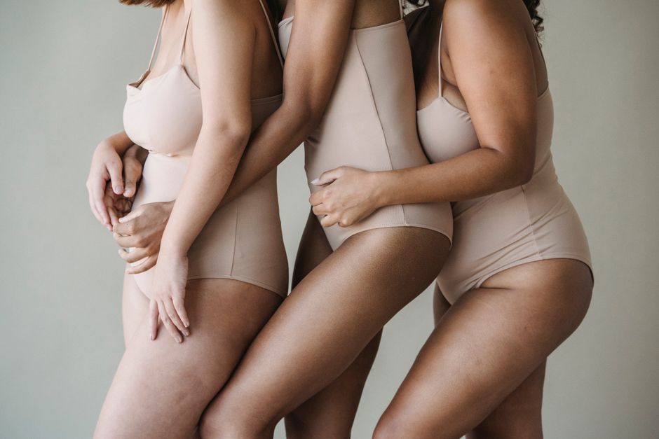 Como escolher roupas que valorizam o corpo em 2026: guia completo
