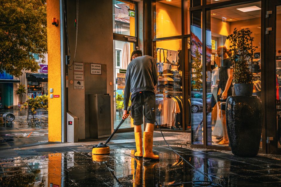 Dicas para manter a fachada da loja sempre bonita em 2026: Guia completo
