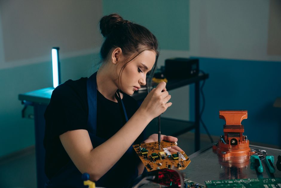 Como escolher cursos técnicos com boas oportunidades de emprego em 2026