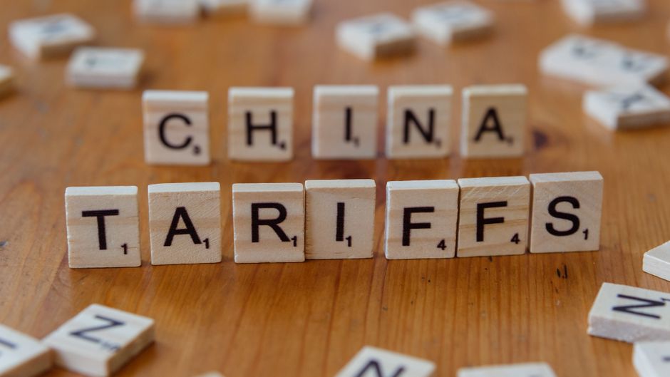 Imagem representando o tema de tarifas comerciais e relações econômicas entre China e outros países.