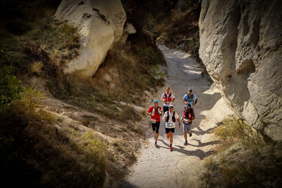 Dicas para melhorar o desempenho em corridas de aventura em 2026: Guia completo