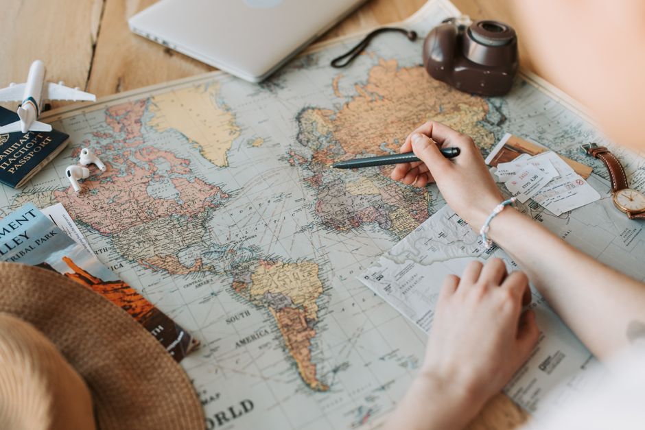 O que é um guia de viagem factual: entenda seu papel em 2026
