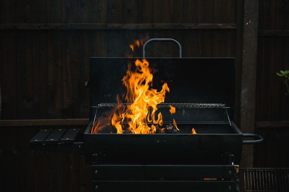 Dicas para organizar um churrasco com segurança em 2026: guia completo