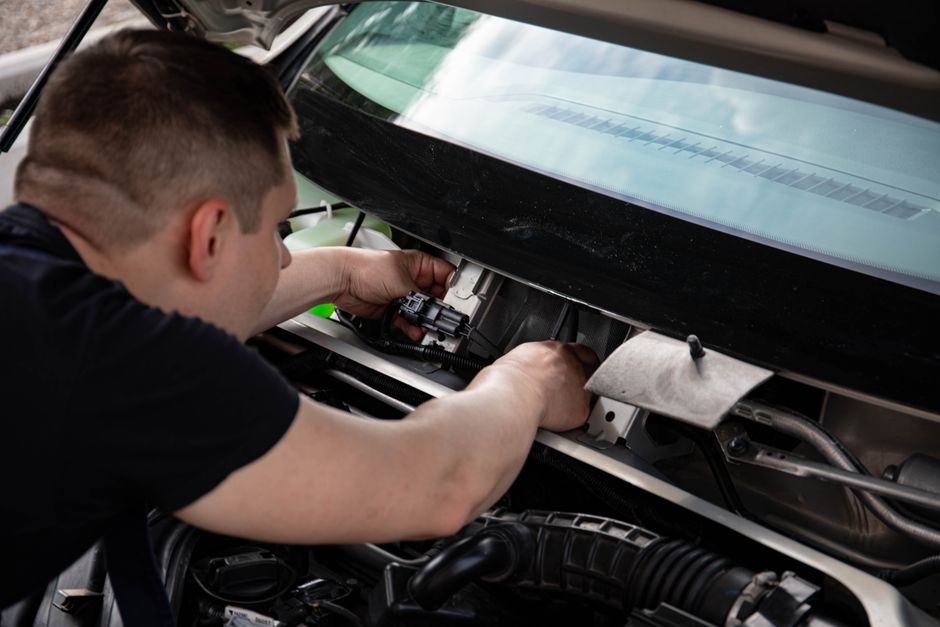 Como evitar danos causados por vazamentos no carro em 2026: guia completo