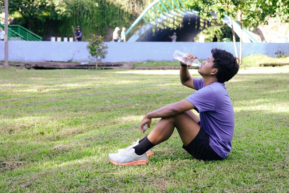 Dicas para manter a hidratação durante corridas no calor em 2026: guia completo