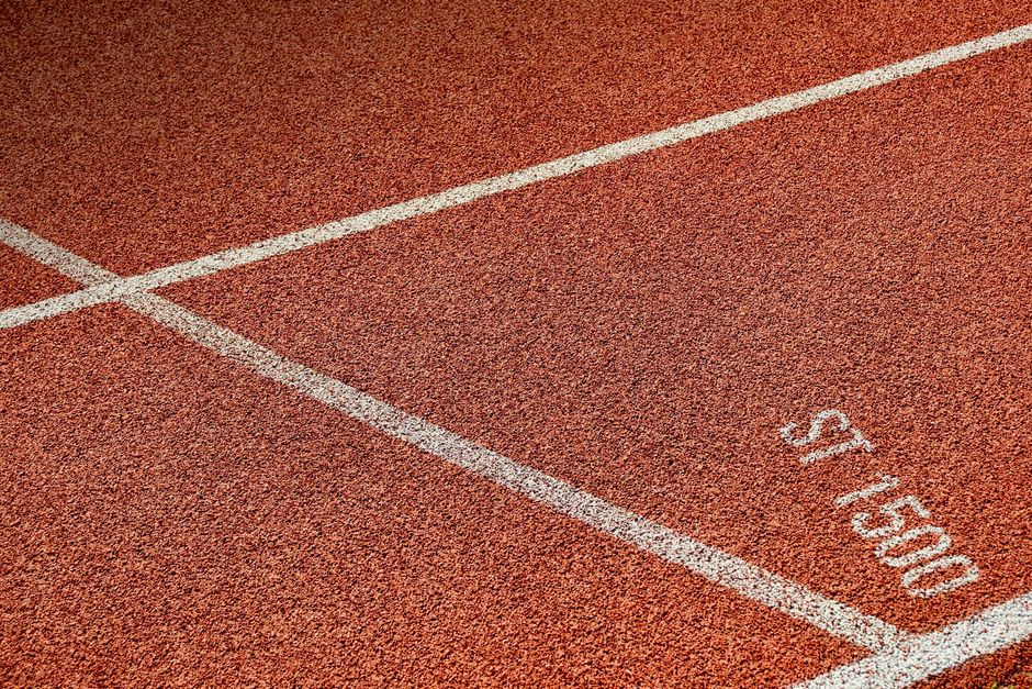 Melhores tipos de piso para pistas de corrida ao ar livre em 2026: Guia Completo