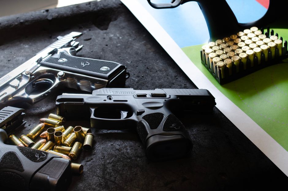 Como funciona a legislação sobre armas de fogo no Brasil em 2026: guia completo