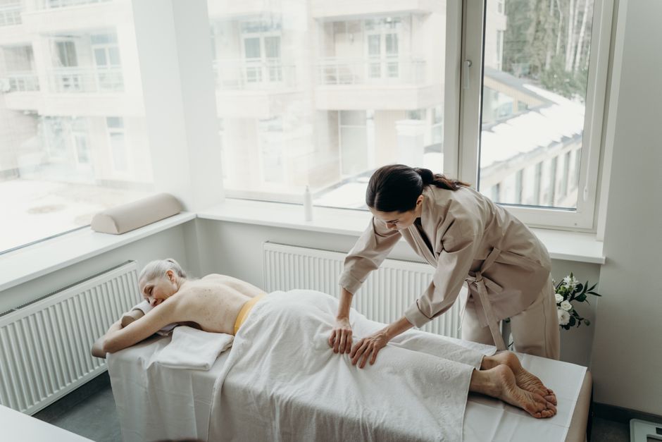 Como Fazer Massagem Relaxante em Casa: Guia Completo 2026