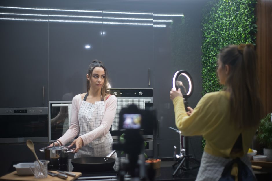 Como assistir receitas e programas de culinária online em 2026: guia completo
