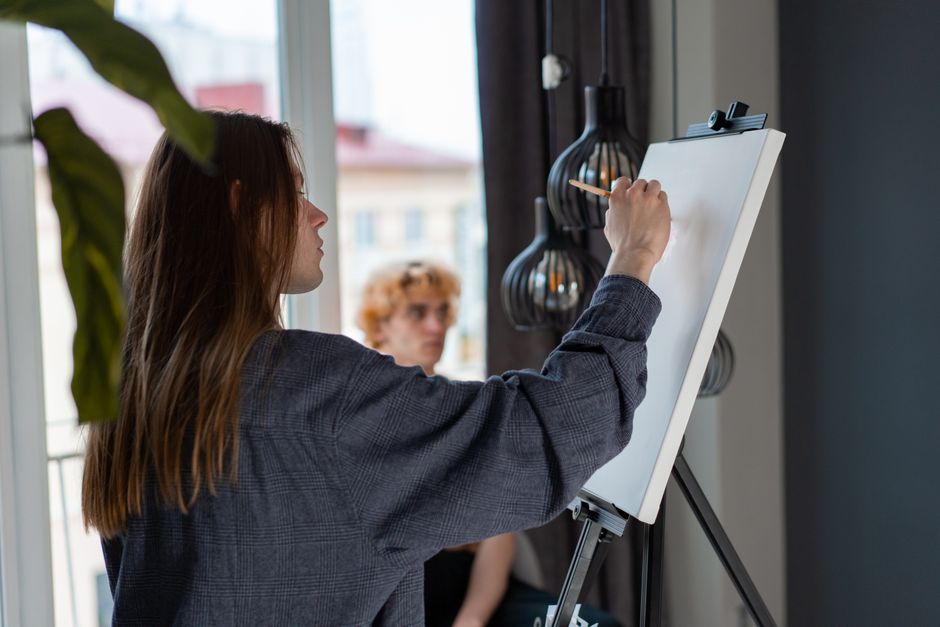 Dicas para Montar um Ateliê de Artes em Casa em 2026: Guia Completo e Prático