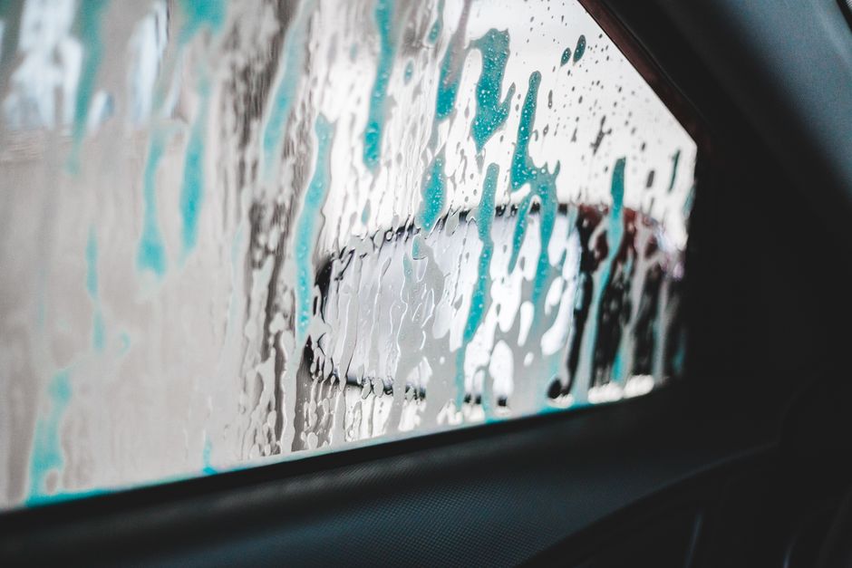 Dicas para manter os vidros do carro limpos e conservados em 2026