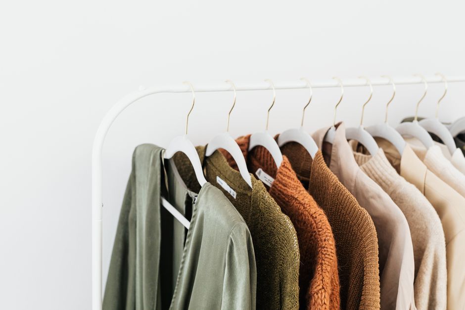 Como Montar um Guarda-Roupa Cápsula em 2026: Guia Completo e Prático