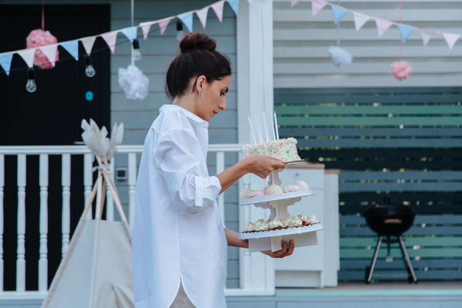 Dicas para organizar uma festa elegante em casa em 2026: guia completo