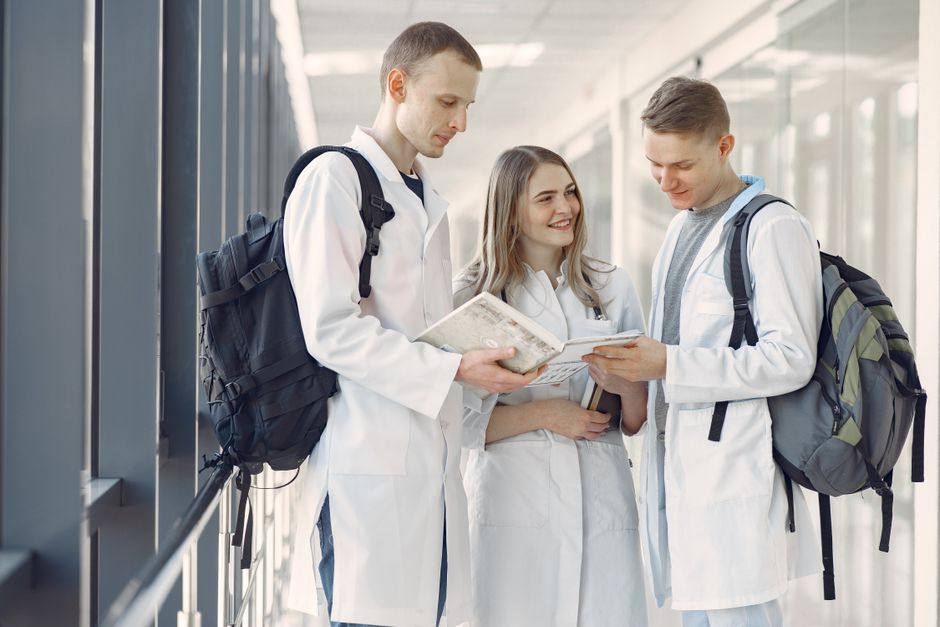 O que são cursos técnicos na área de saúde
